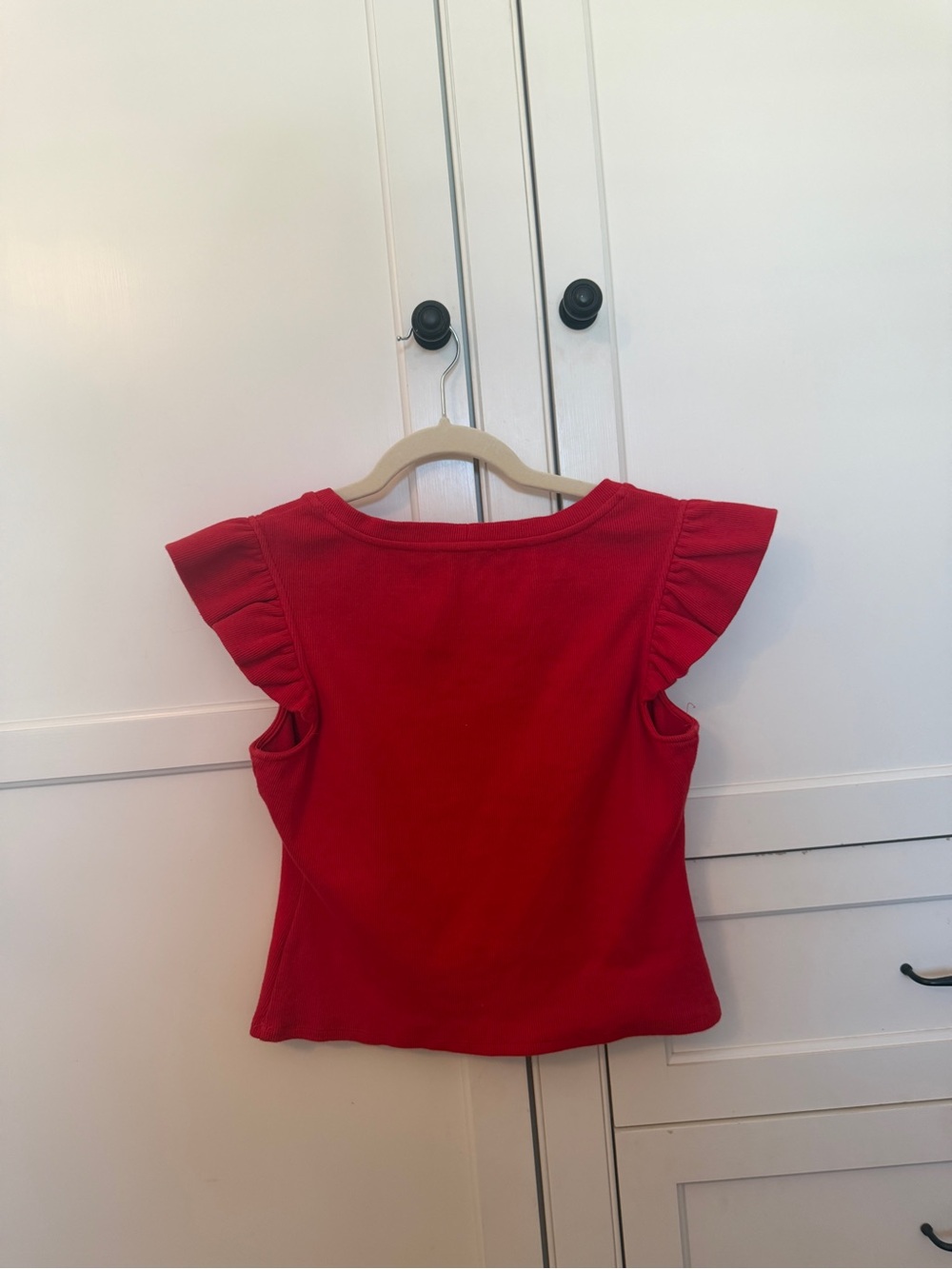 Red Ribbed Flutter Sleeve Crop Top - Picture 3 of 5